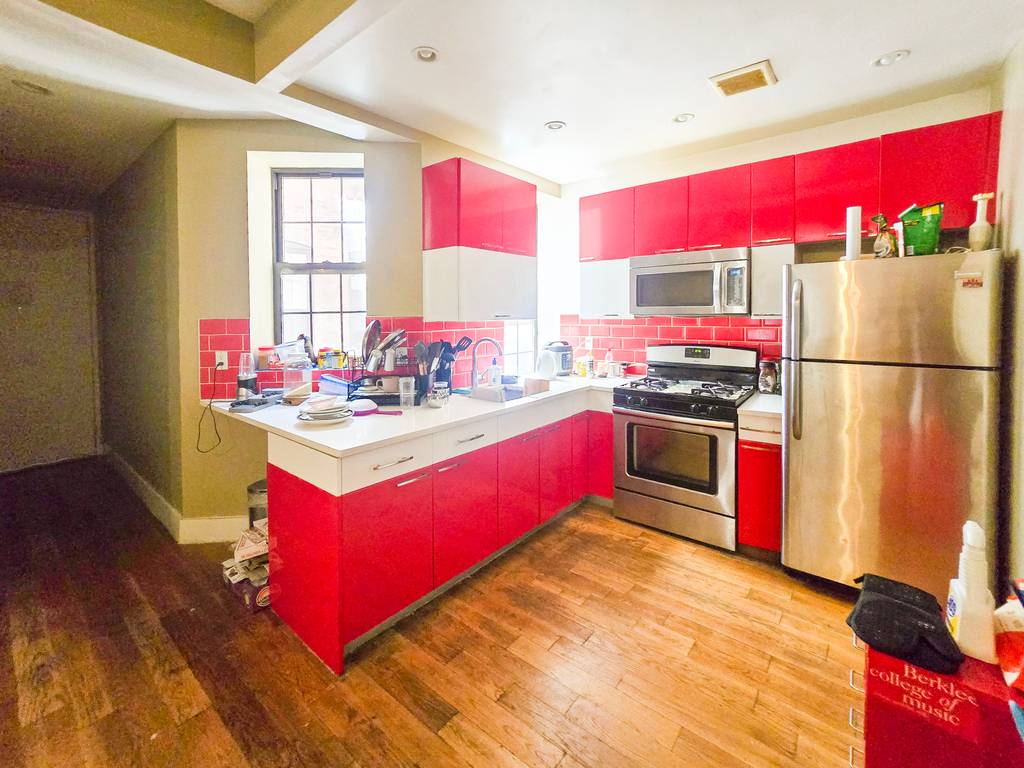 277 Halsey Street - Photo 1