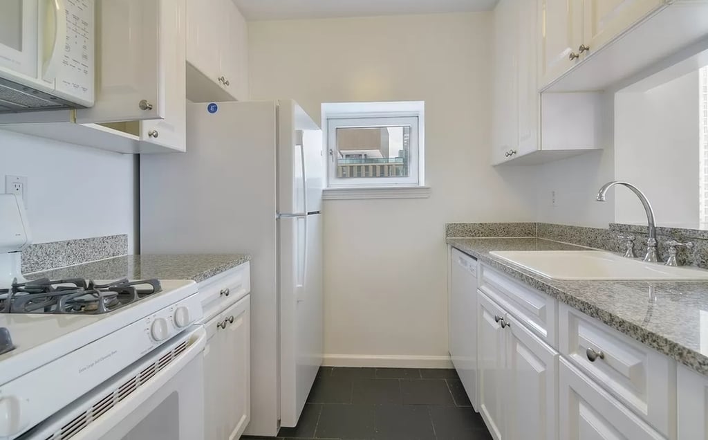 West 43rd Street & 9th Avenue - Photo 2