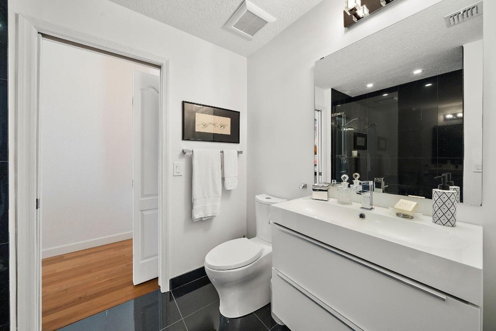 11011 Legacy 306 Lane - Photo 22