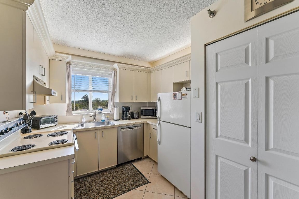275 Palm Avenue - Photo 5