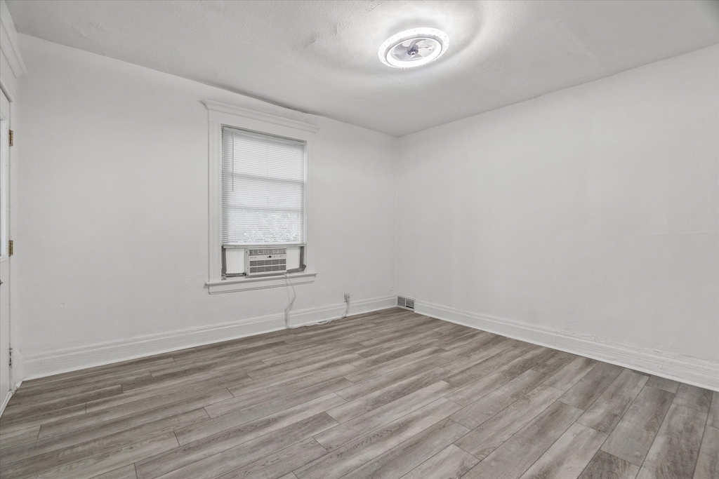 185 N Entrance Avenue - Photo 4