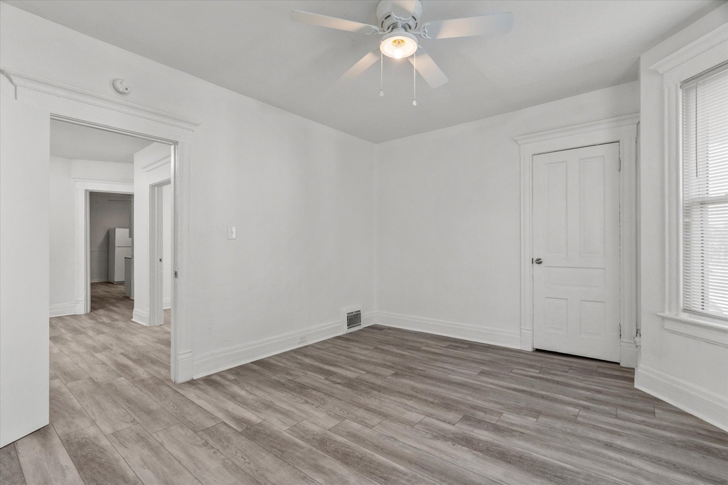 185 N Entrance Avenue - Photo 2
