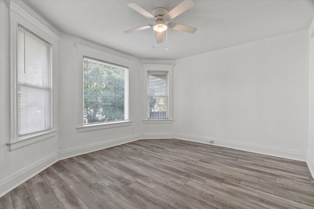 185 N Entrance Avenue - Photo 1