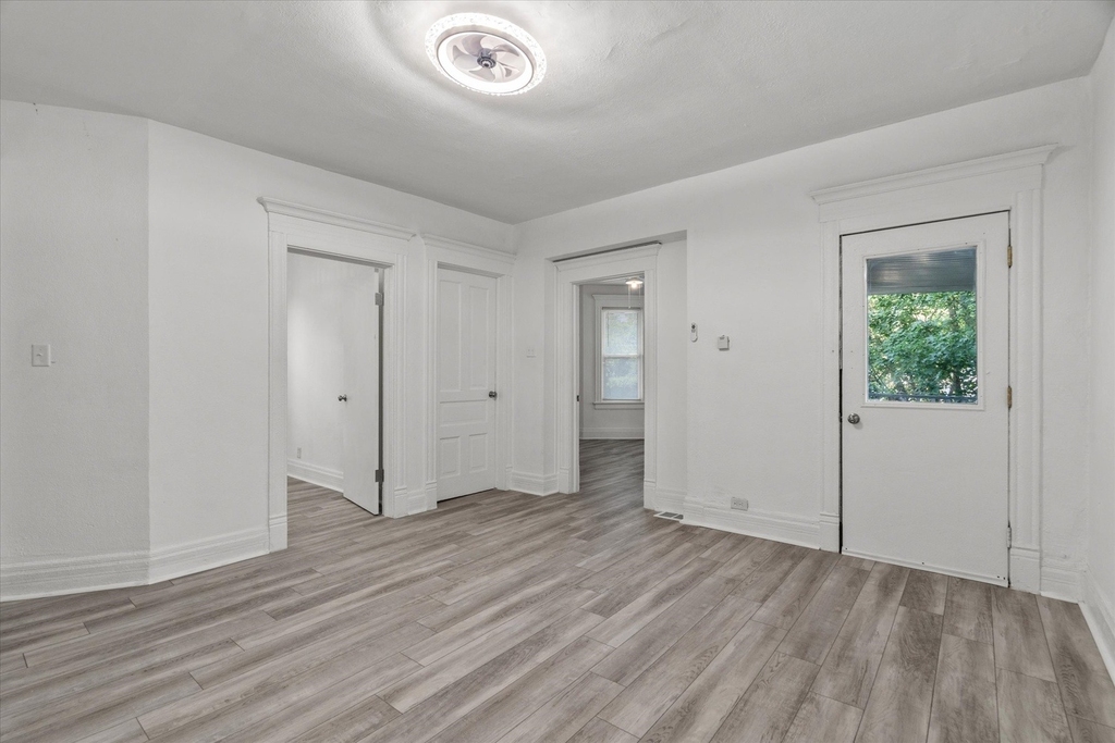 185 N Entrance Avenue - Photo 5