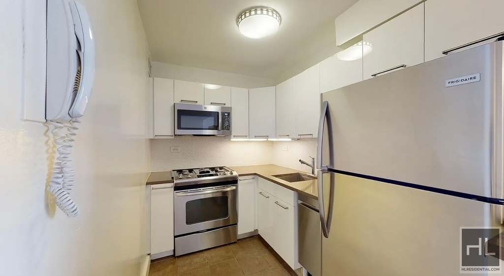 East 63 Street - Photo 3
