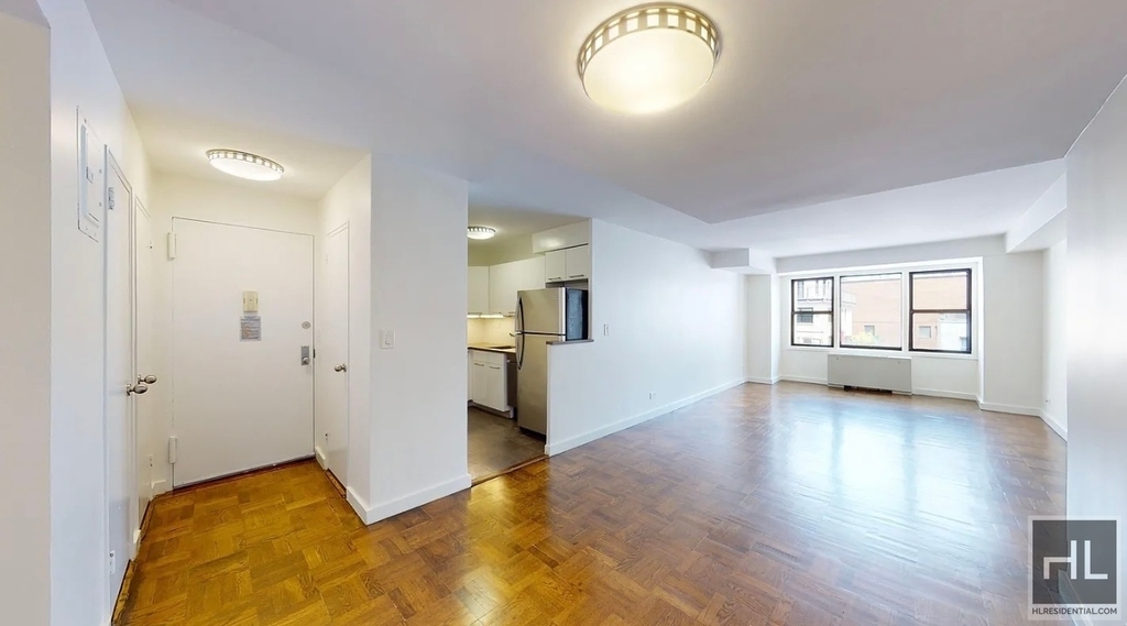 East 63 Street - Photo 2
