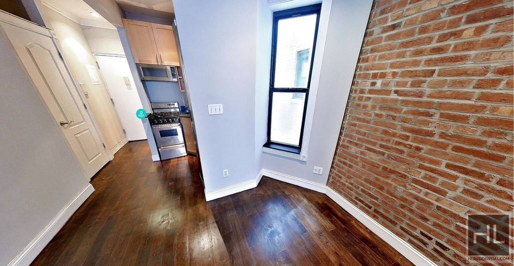 East 25 Street - Photo 6