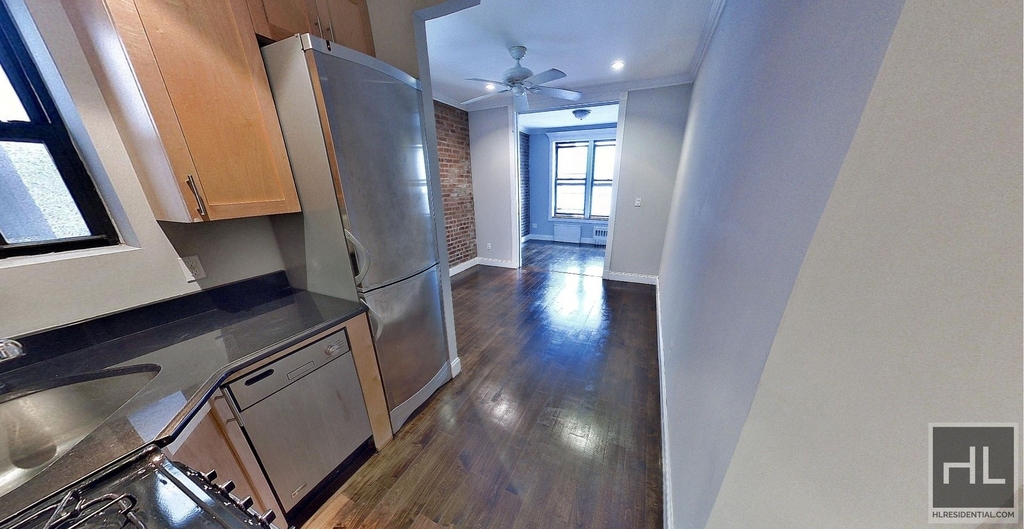 East 25 Street - Photo 4