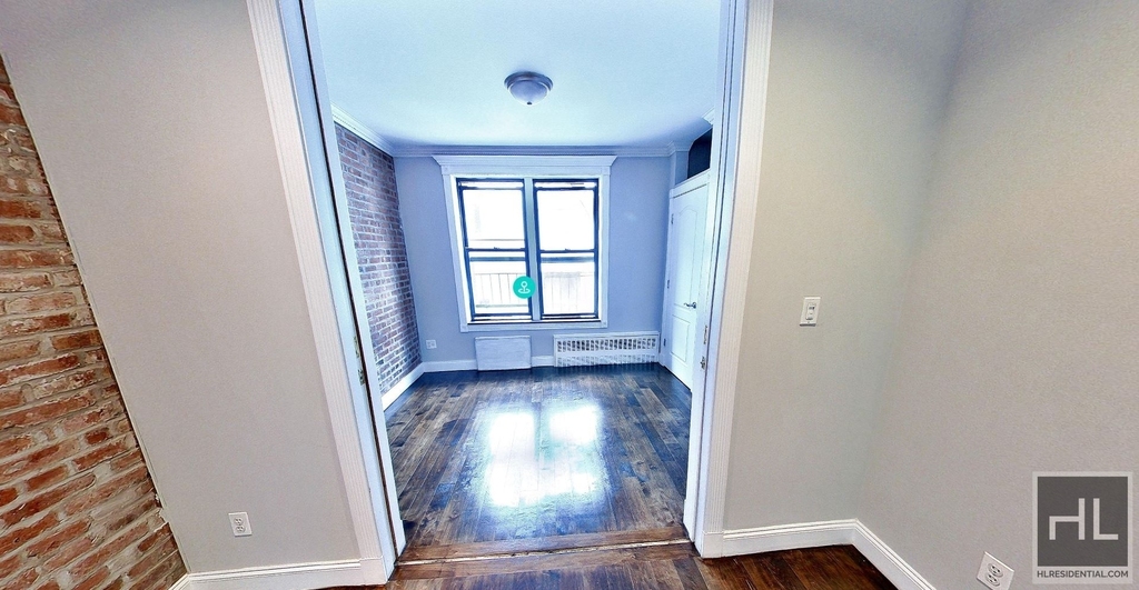 East 25 Street - Photo 2