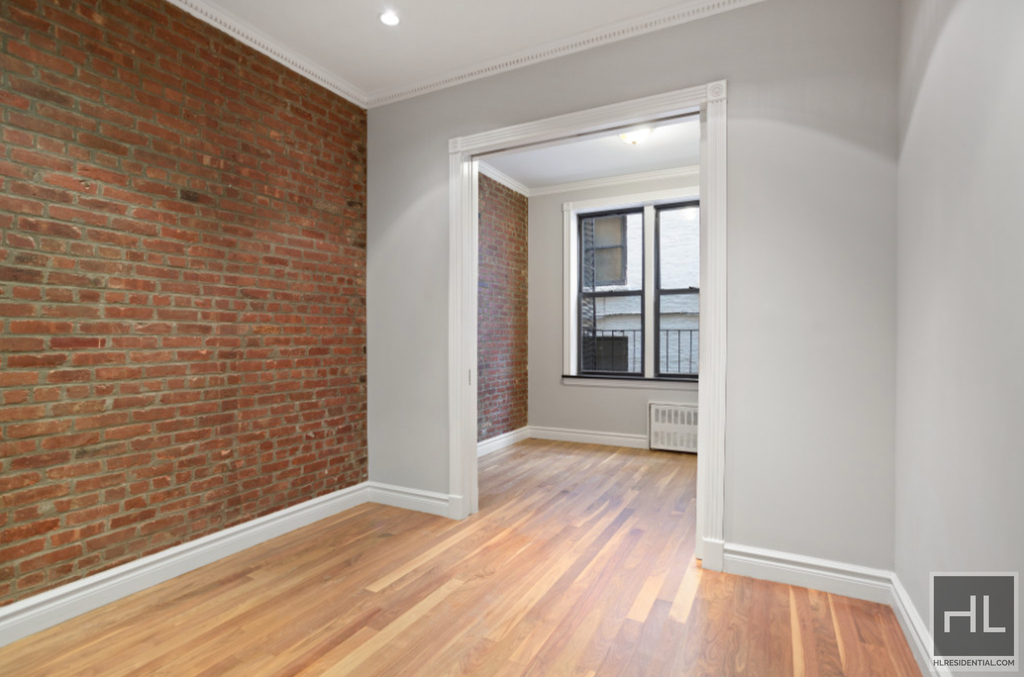 East 25 Street - Photo 9