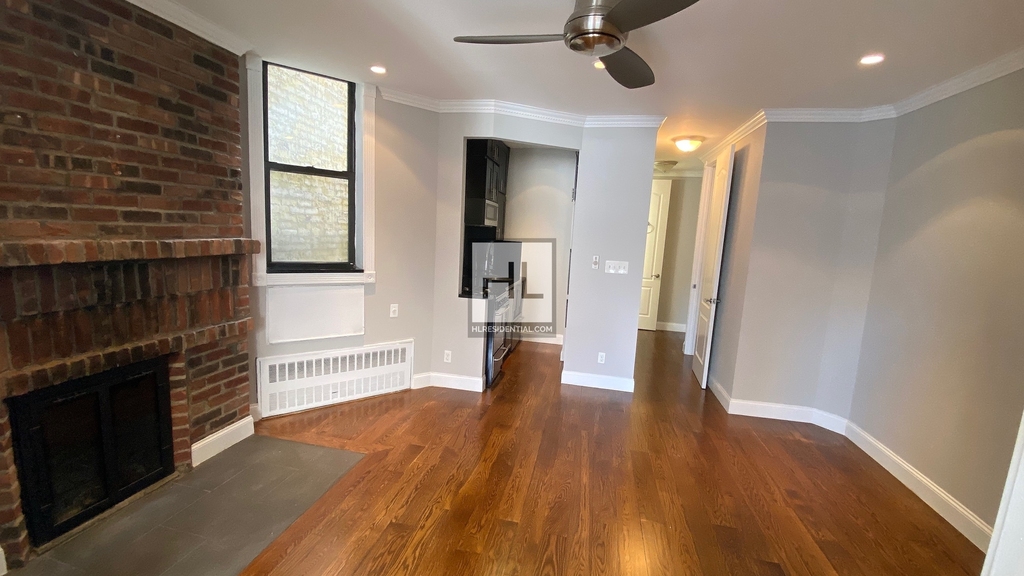 East 25 Street - Photo 19