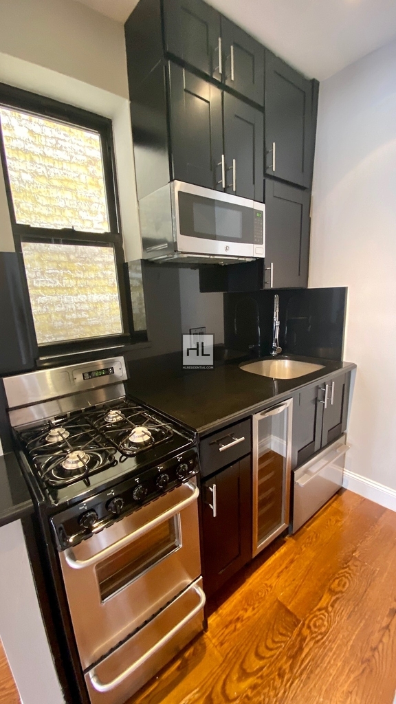 East 25 Street - Photo 17