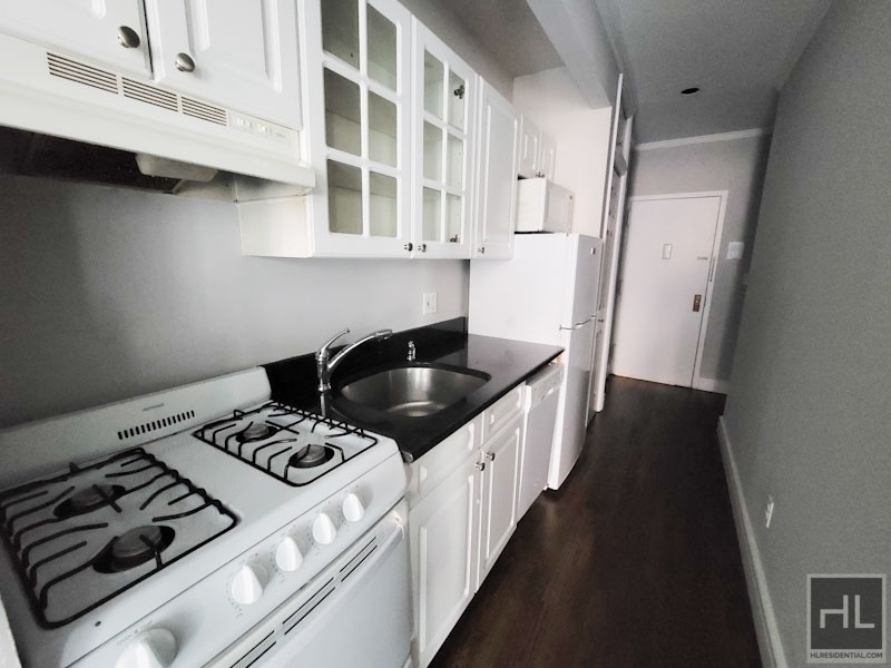 East 18th Street - Photo 10