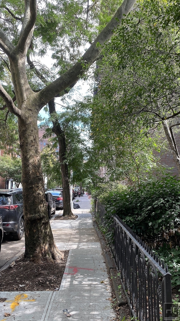 East 18th Street - Photo 17