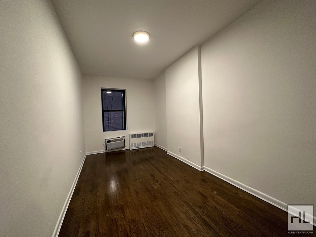 East 49 Street - Photo 0
