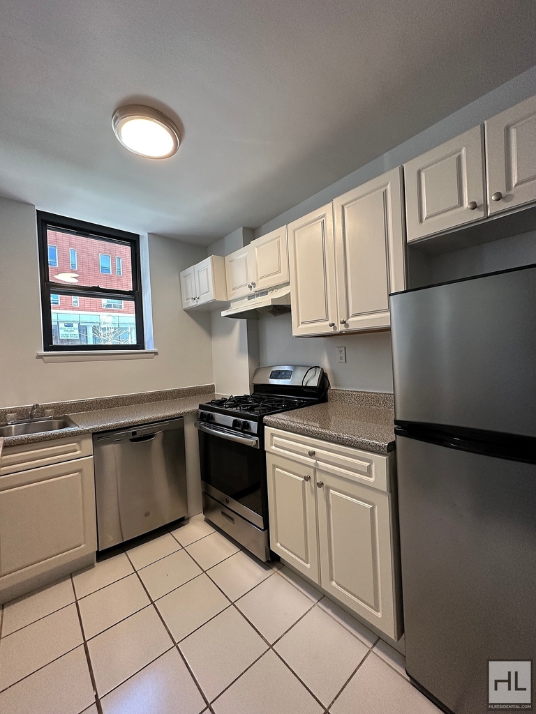 East 49 Street - Photo 5