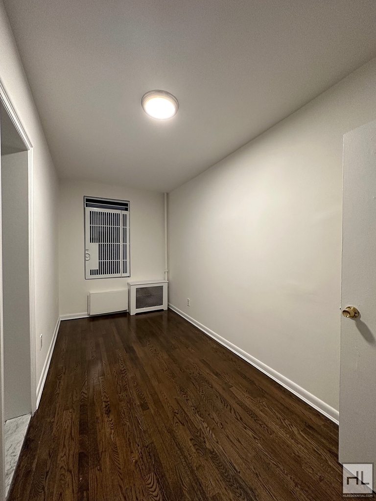 East 49 Street - Photo 3