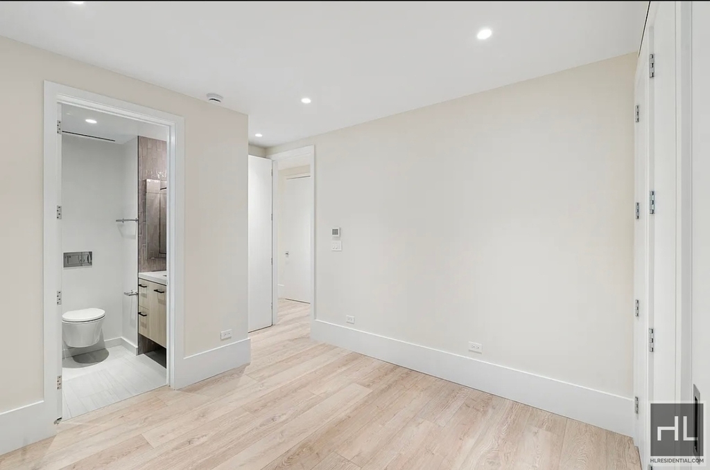 East 56 Street - Photo 3