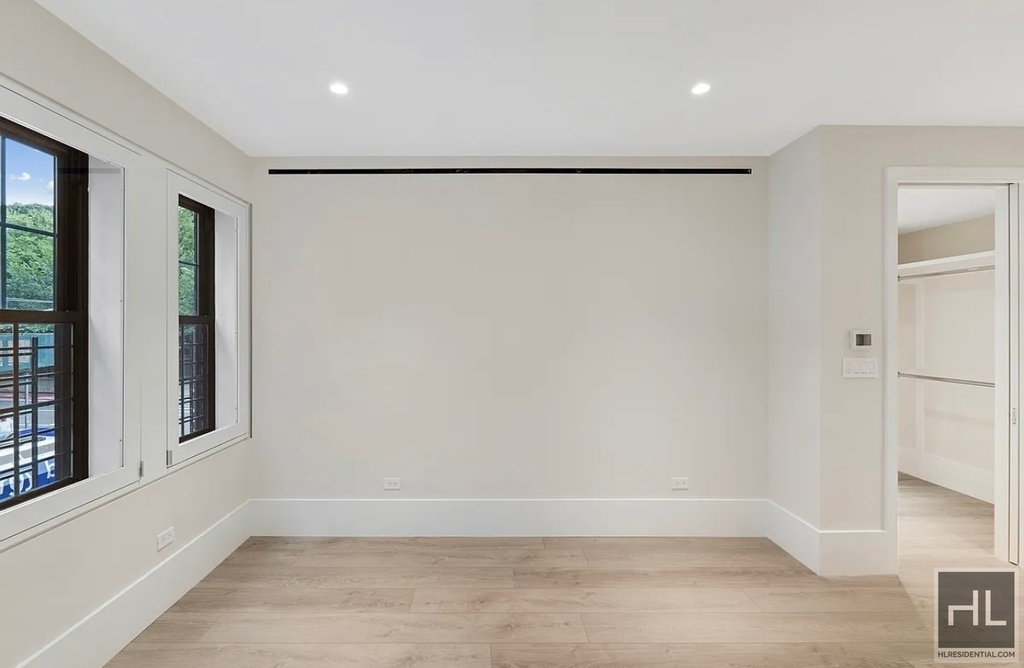East 56 Street - Photo 6
