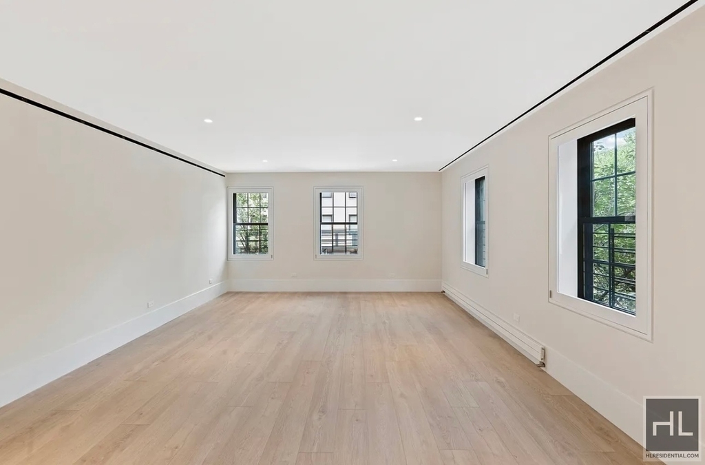 East 56 Street - Photo 0