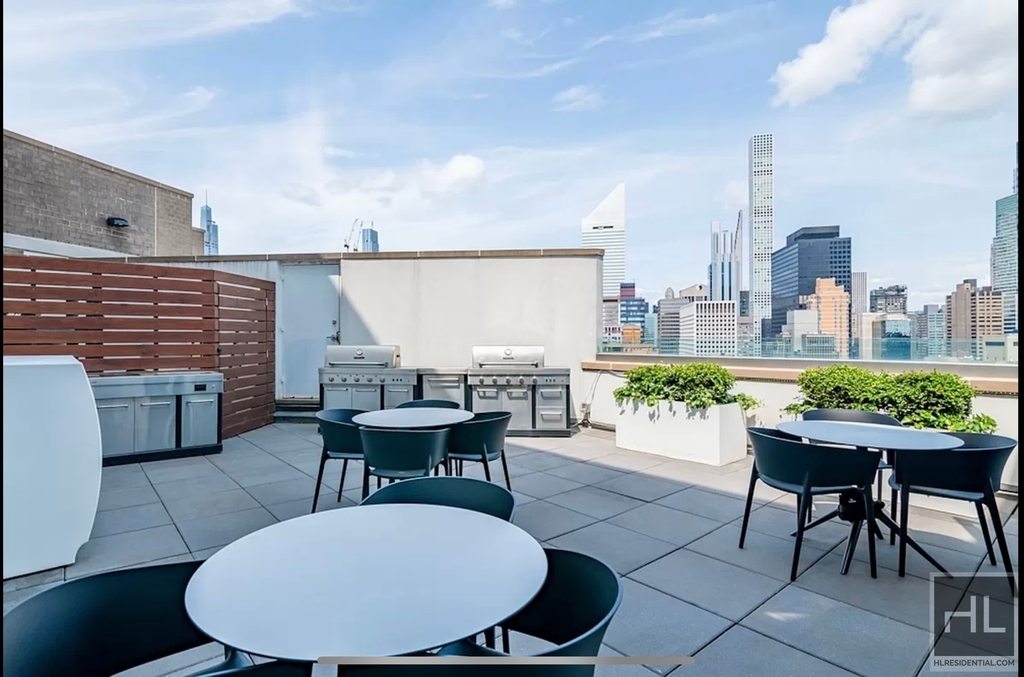 East 54 Street - Photo 12