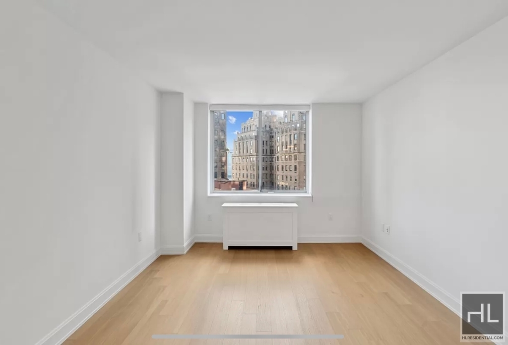 East 54 Street - Photo 5