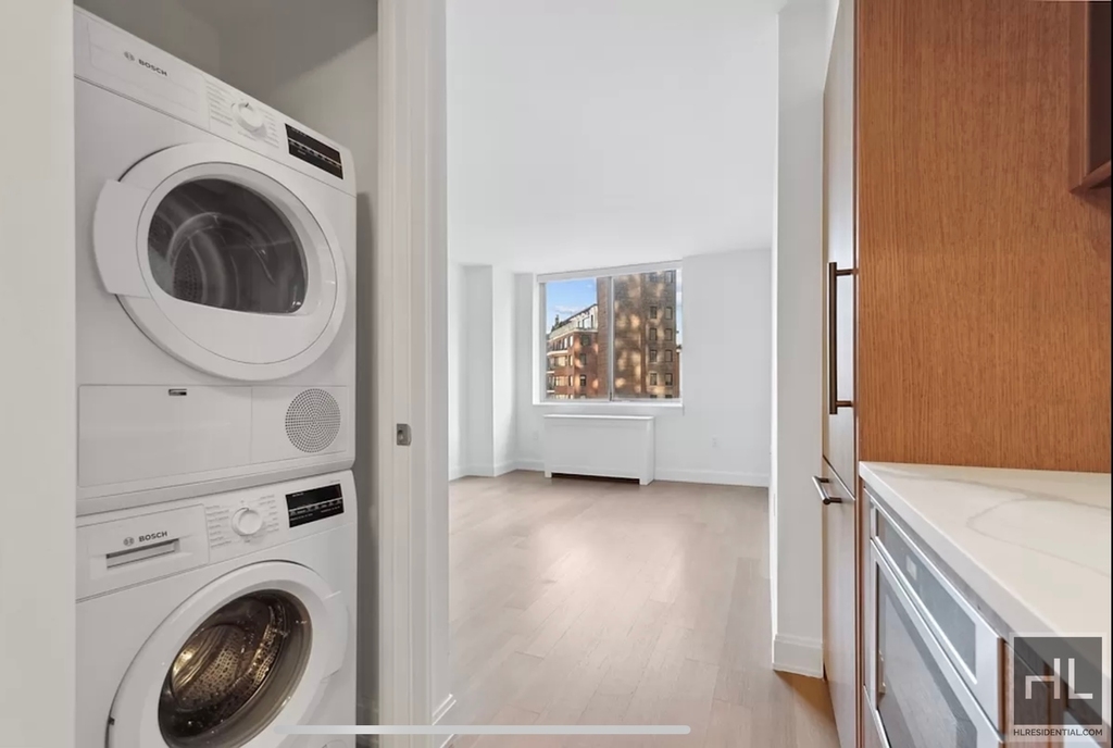 East 54 Street - Photo 3