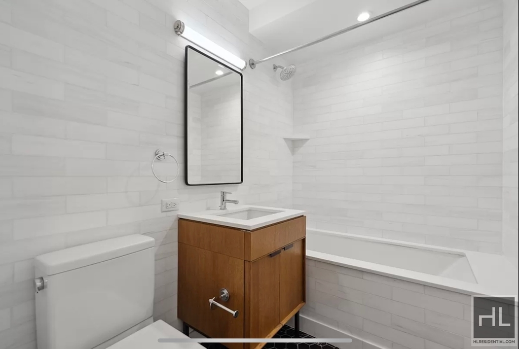 East 54 Street - Photo 8