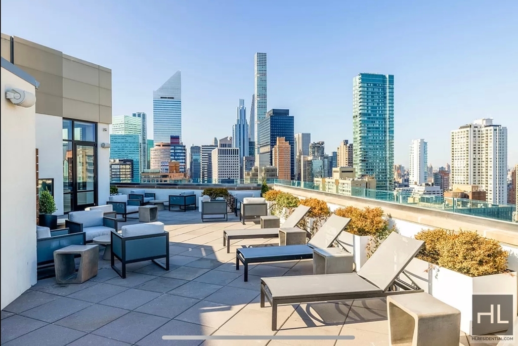 East 54 Street - Photo 11