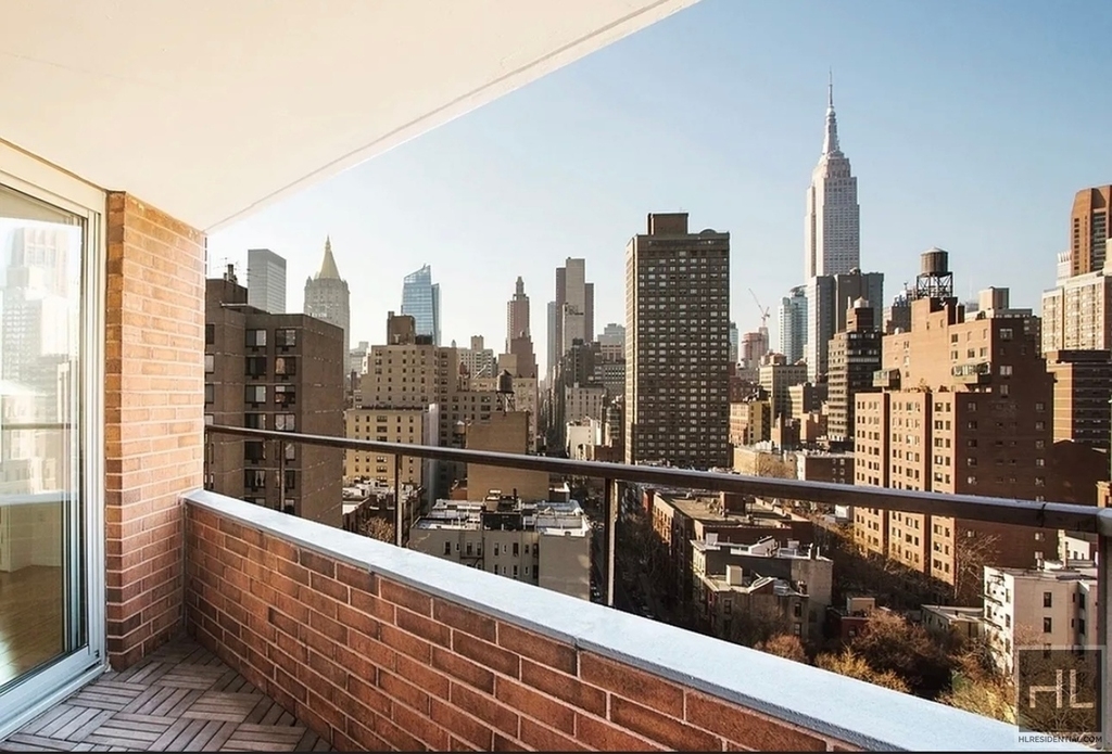2nd Avenue - Photo 5