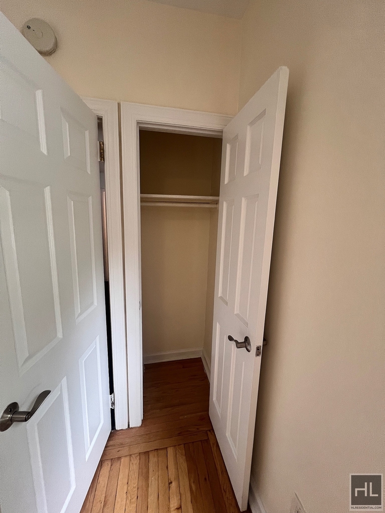 East 84 Street - Photo 4