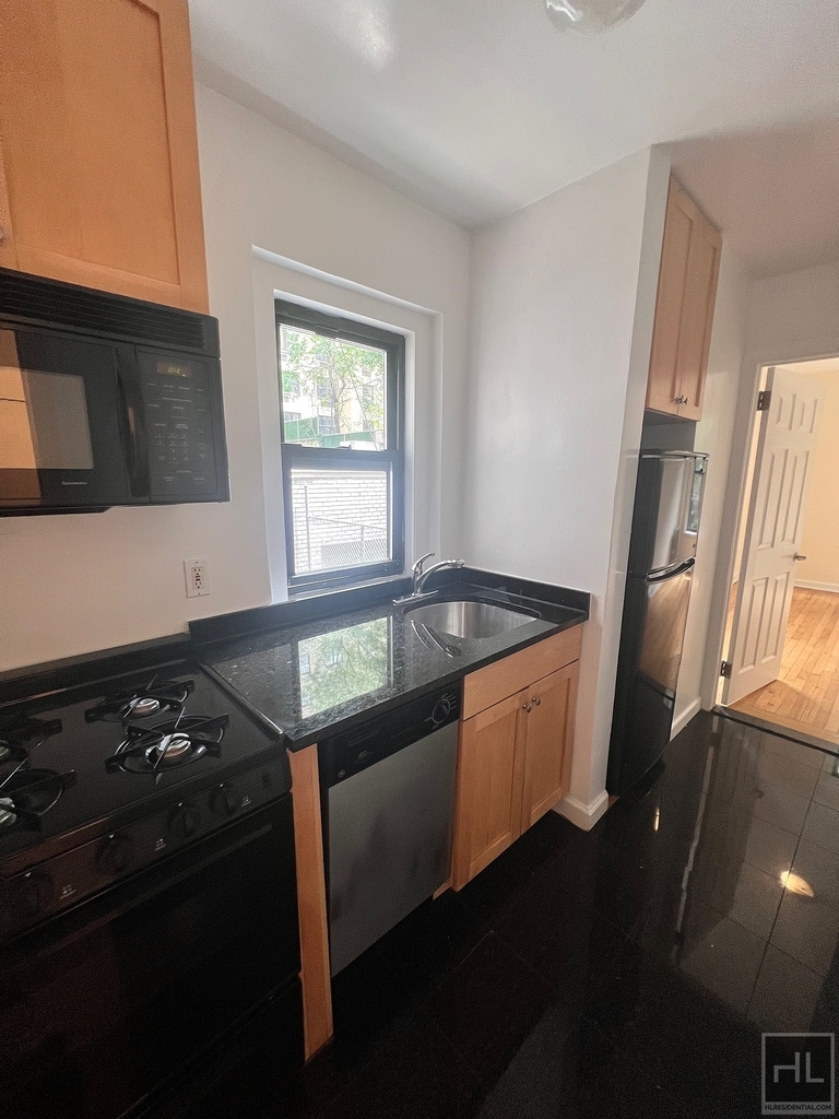 East 84 Street - Photo 6
