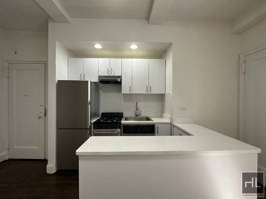 East 46 Street - Photo 7