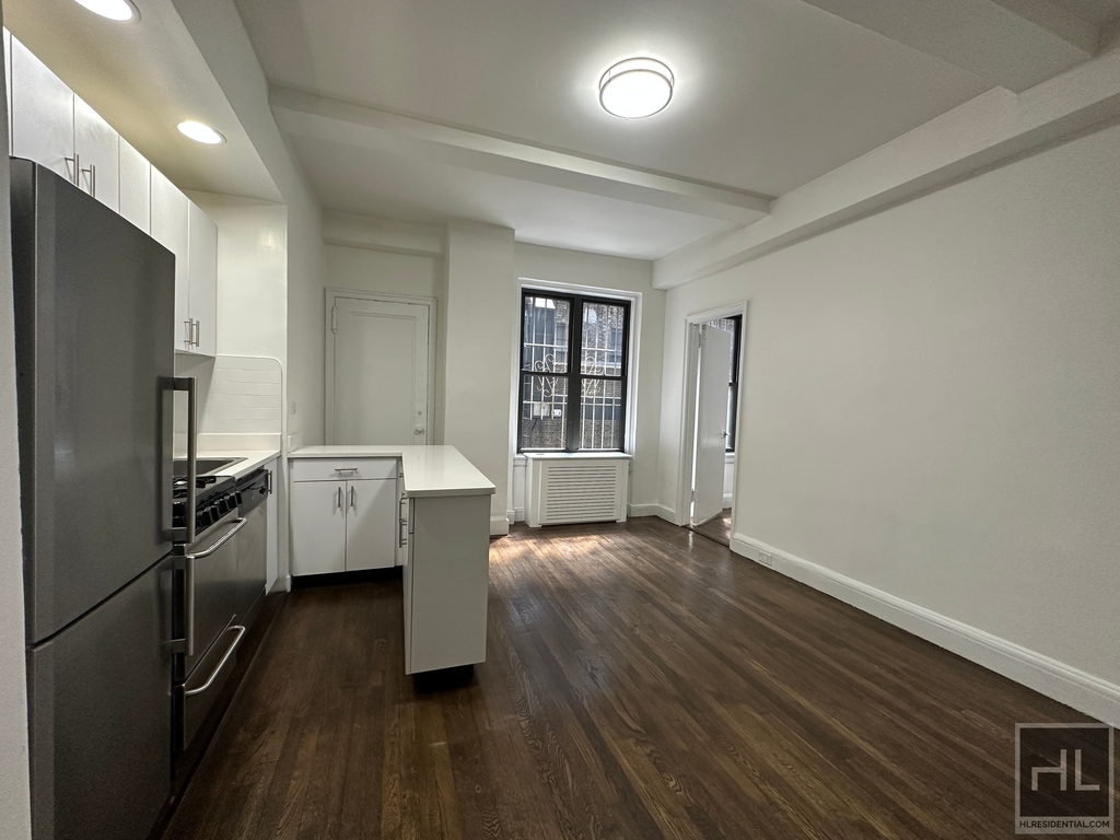 East 46 Street - Photo 6