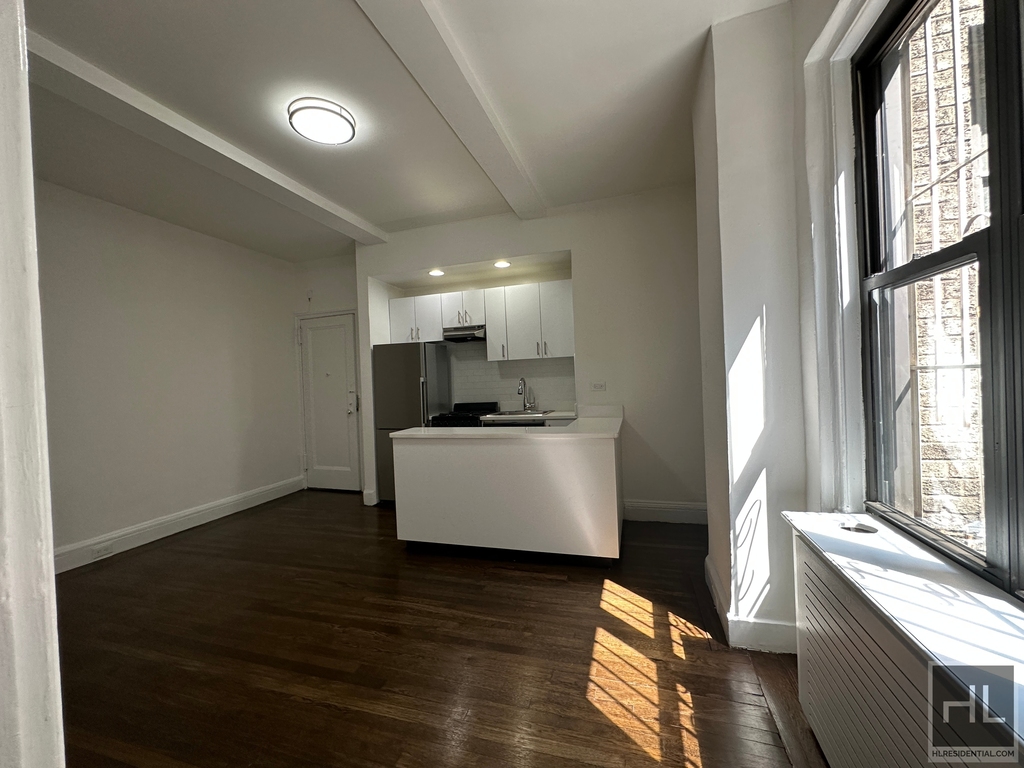 East 46 Street - Photo 9