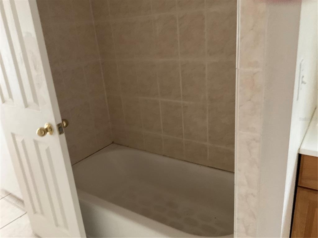2121 Lakeview Drive - Photo 4