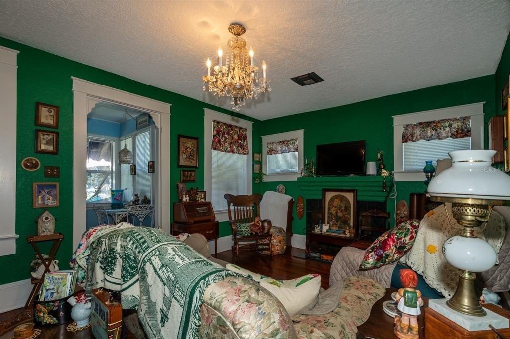 401 E 9th Avenue - Photo 5