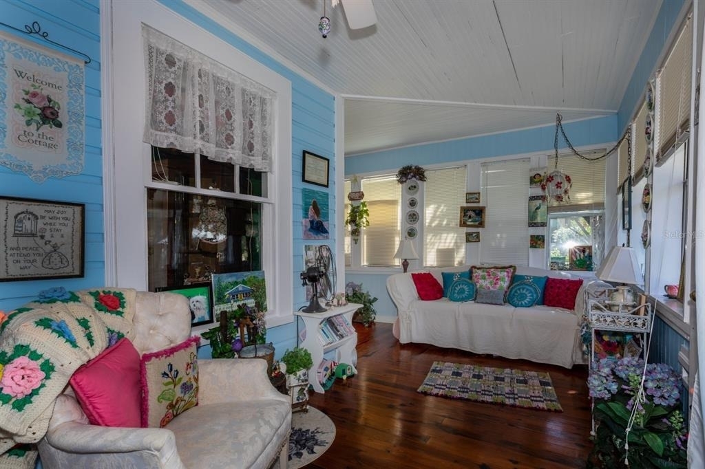 401 E 9th Avenue - Photo 2