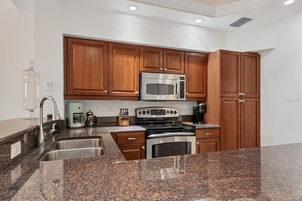 8111 Lakewood Main Street - Photo 10