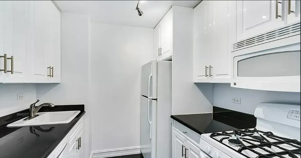 888 8th Avenue - Photo 4