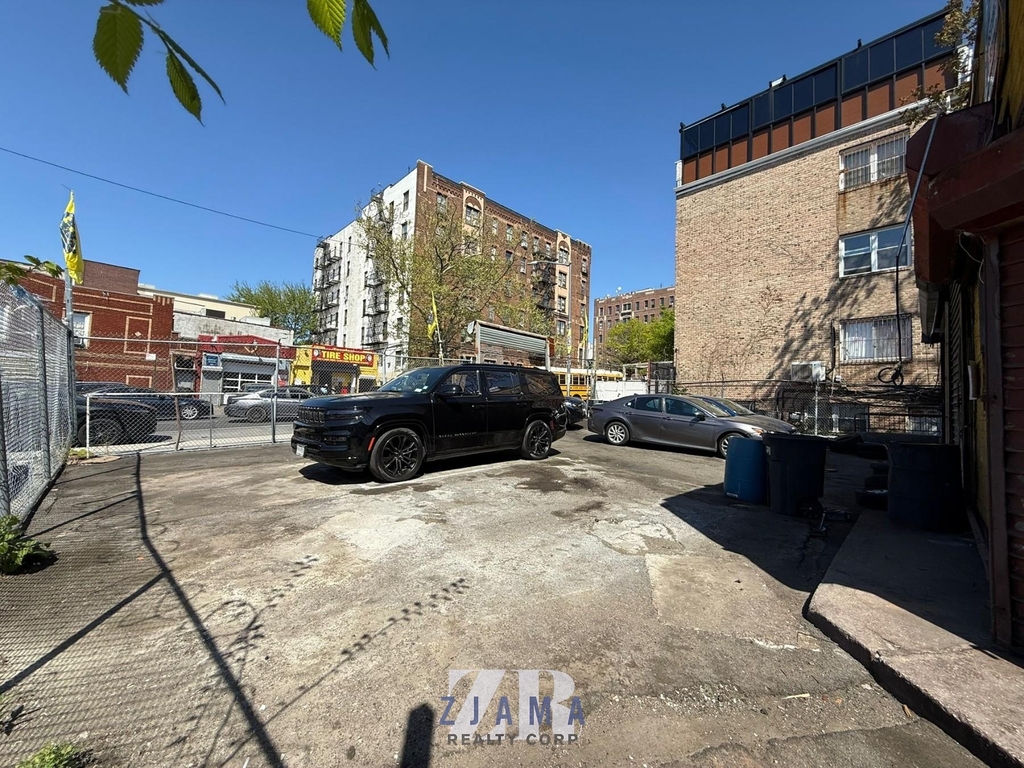 469 Troy Avenue - Photo 2