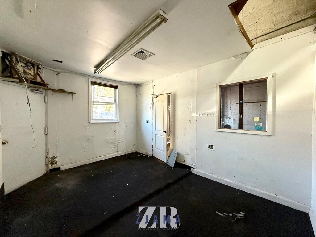 469 Troy Avenue - Photo 4