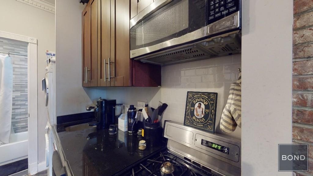 Second Avenue - Photo 2
