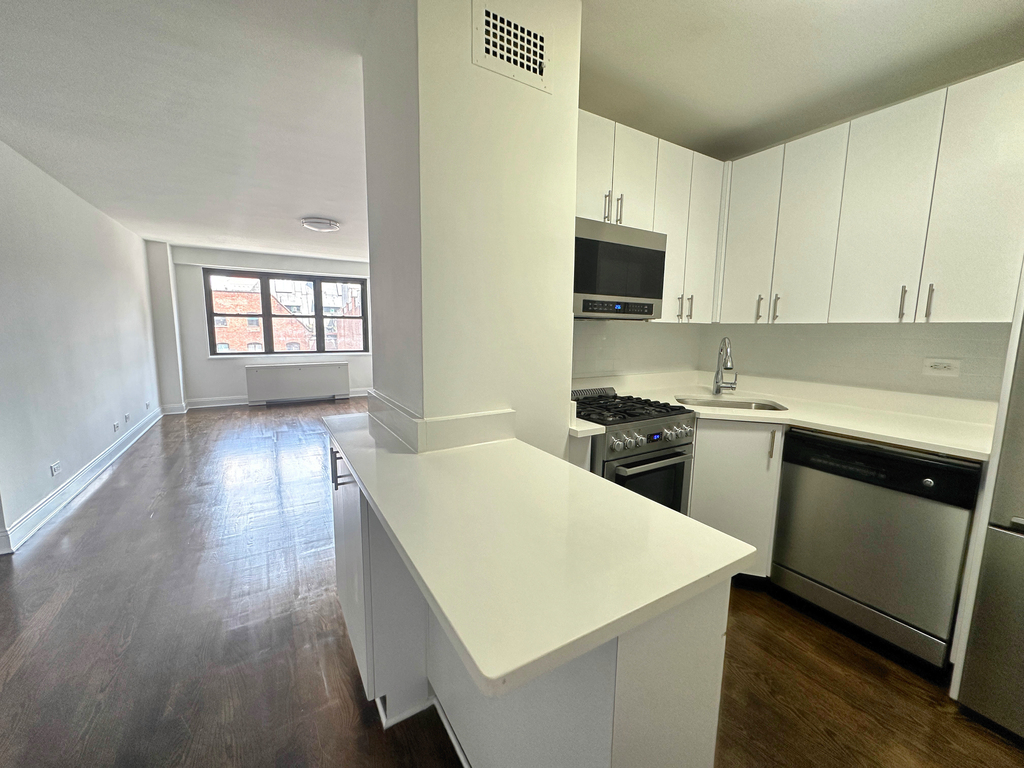 145 East 16th Street - Photo 3