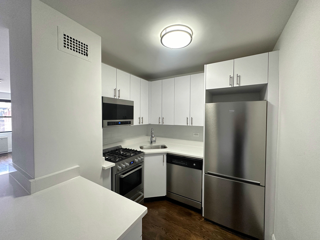 145 East 16th Street - Photo 4