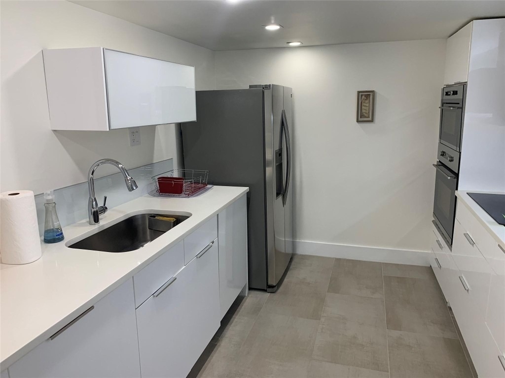 1000 Parkview Drive - Photo 3