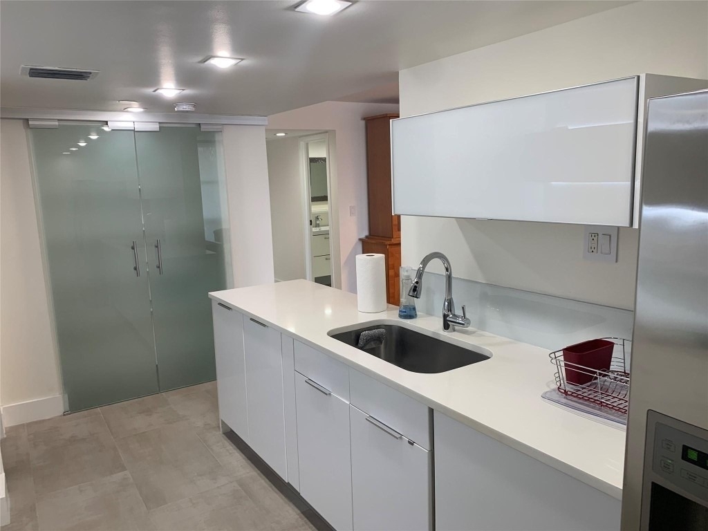 1000 Parkview Drive - Photo 4