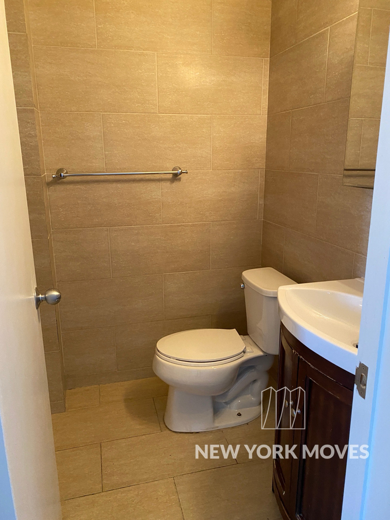 West 34th Street - Photo 6
