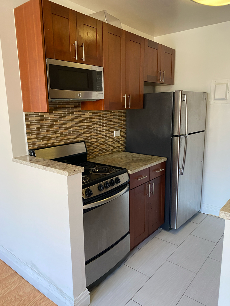 West 34th Street - Photo 4