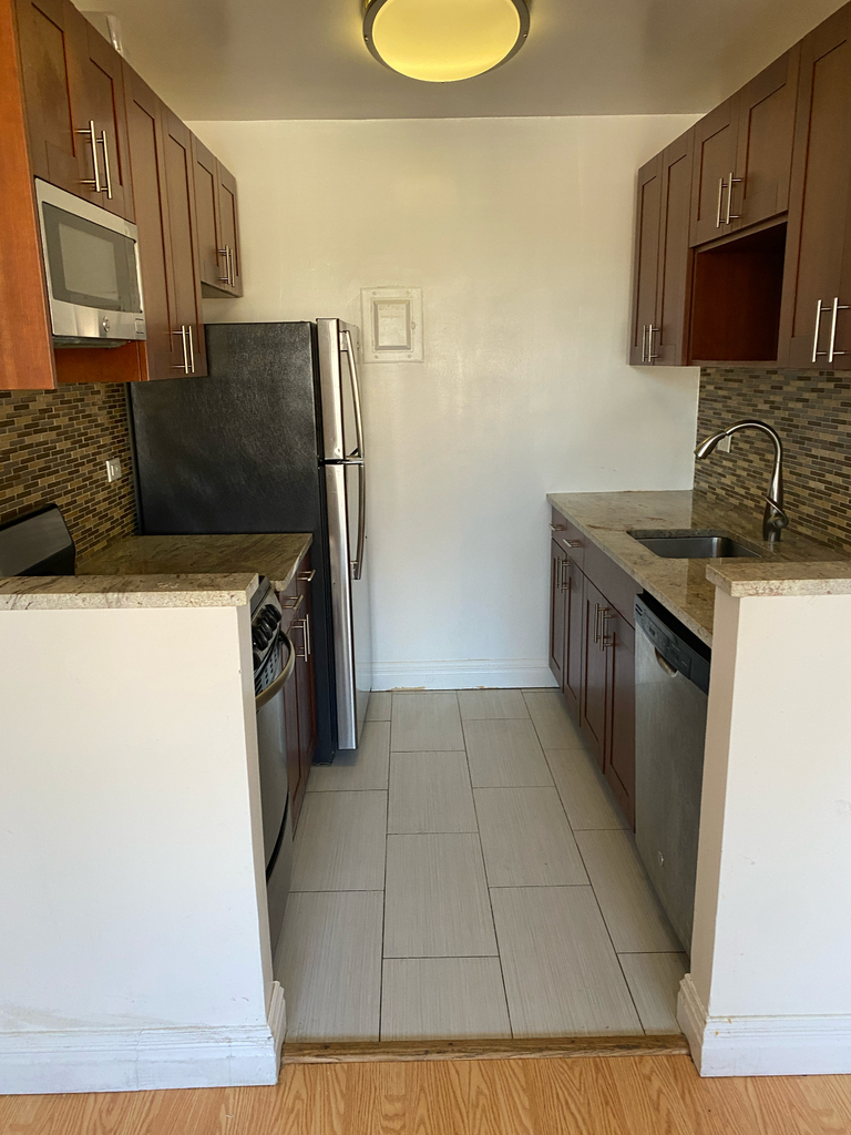 West 34th Street - Photo 3